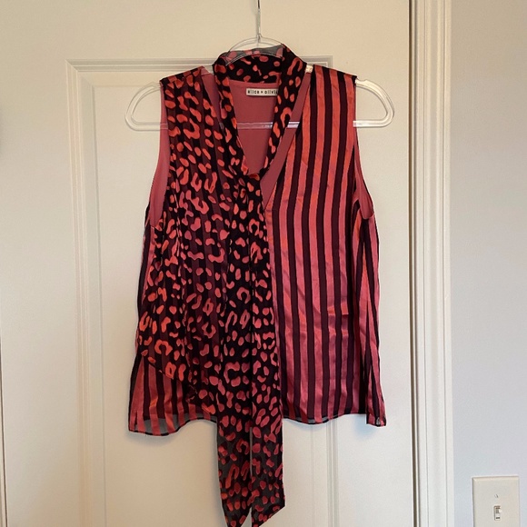 Alice + Olivia Tops - Alice and Olivia Patterend Sleeveless Blouse
